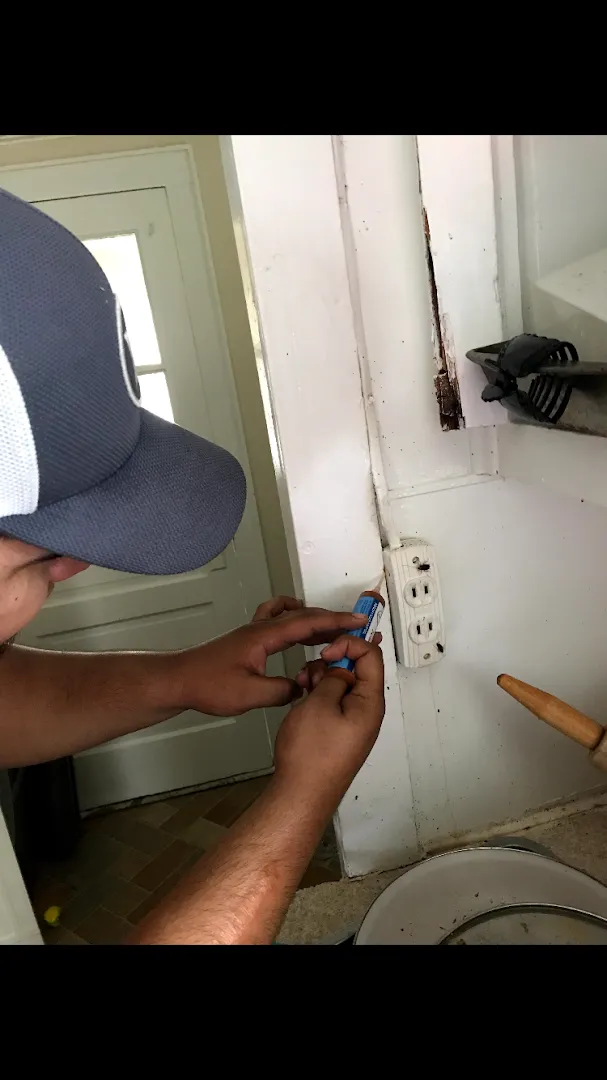 Rogers Moreland Pest Control in Beeville, TX — business photo 2