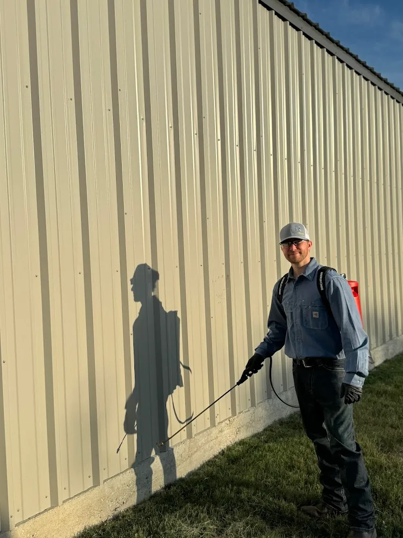 R Pest Control in Floresville, TX — business photo 2