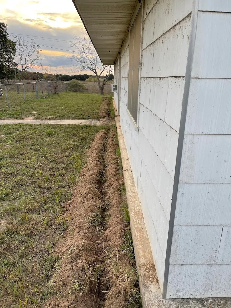 R Pest Control in Floresville, TX — business photo 3