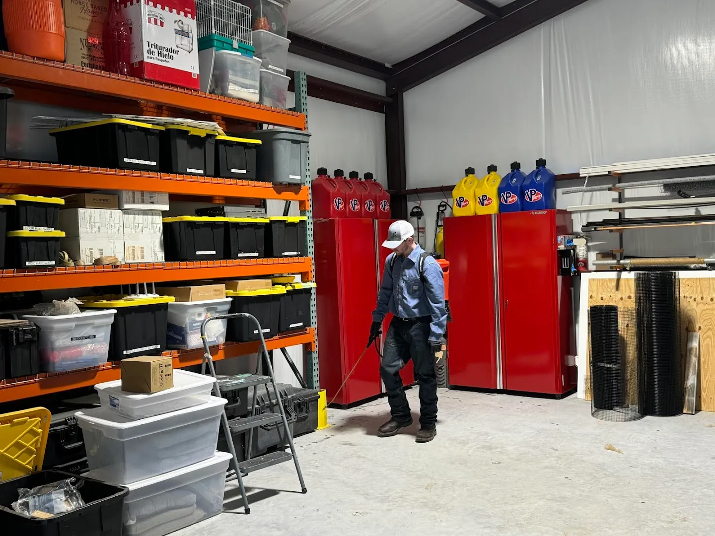 R Pest Control in Floresville, TX — business photo 4