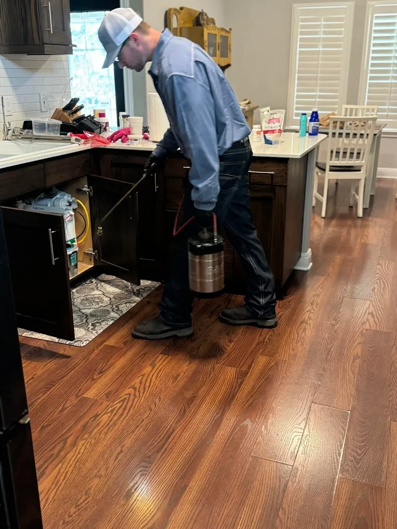 R Pest Control in Floresville, TX — business photo 6
